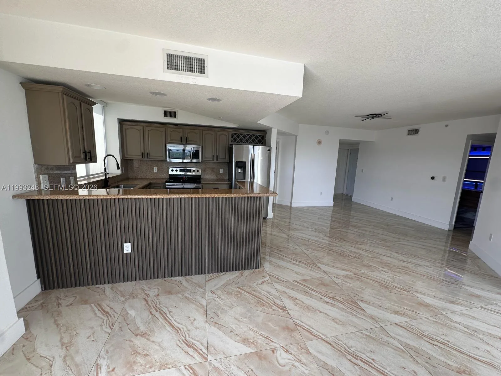 4242 NW 2nd St # 1116, Miami, FL 33126 photo 3