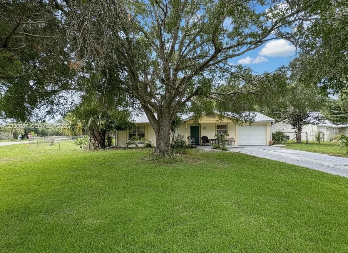 4001 Bishop Circle, La Belle, FL 33935 photo 2