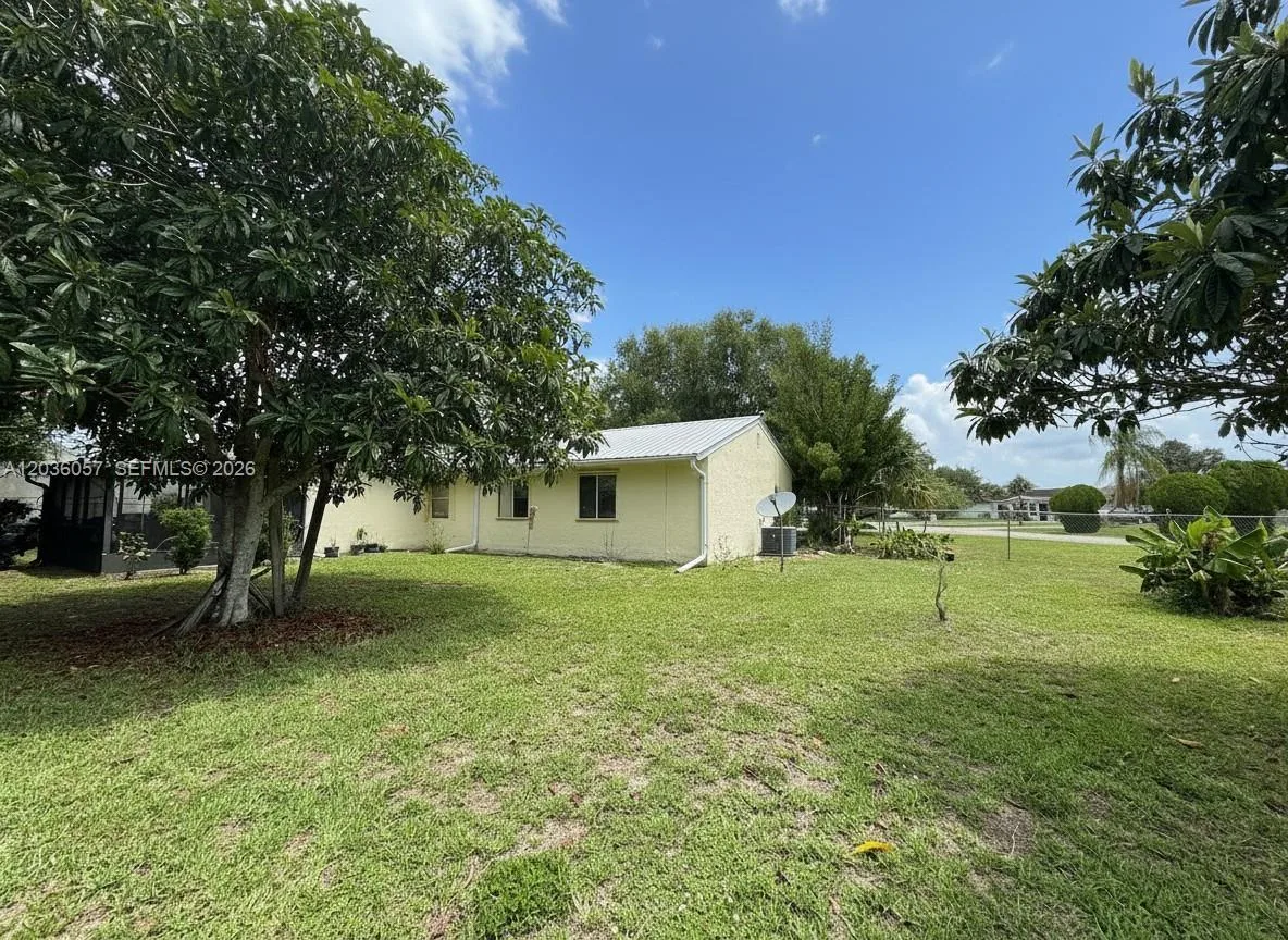 4001 Bishop Circle, La Belle, FL 33935 photo 5