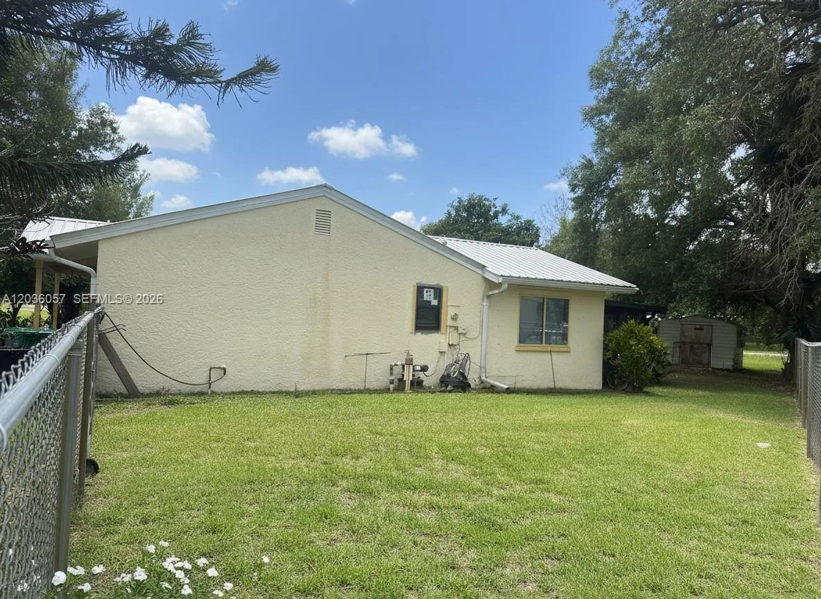 4001 Bishop Circle, La Belle, FL 33935 photo 6