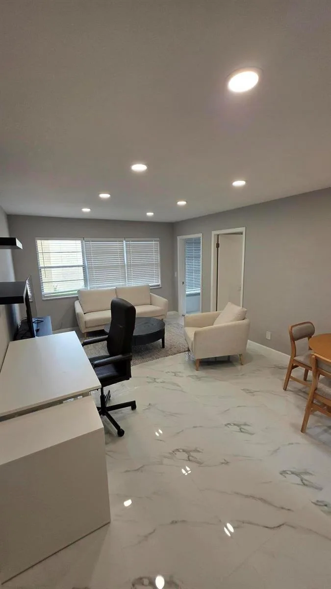 319 LAKE FRANCES Drive # 319, West Palm Beach, FL 33411