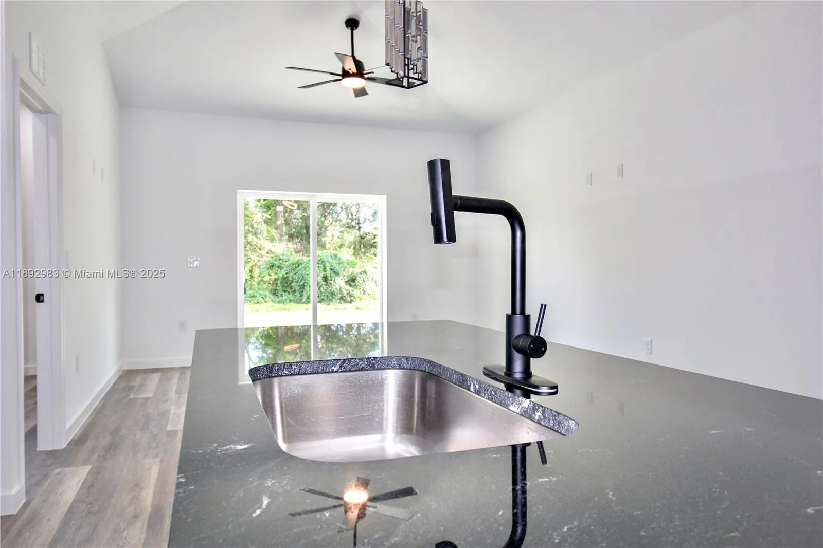 454 Bonnie Rd NW, Lake Placid, FL 33852 photo 4