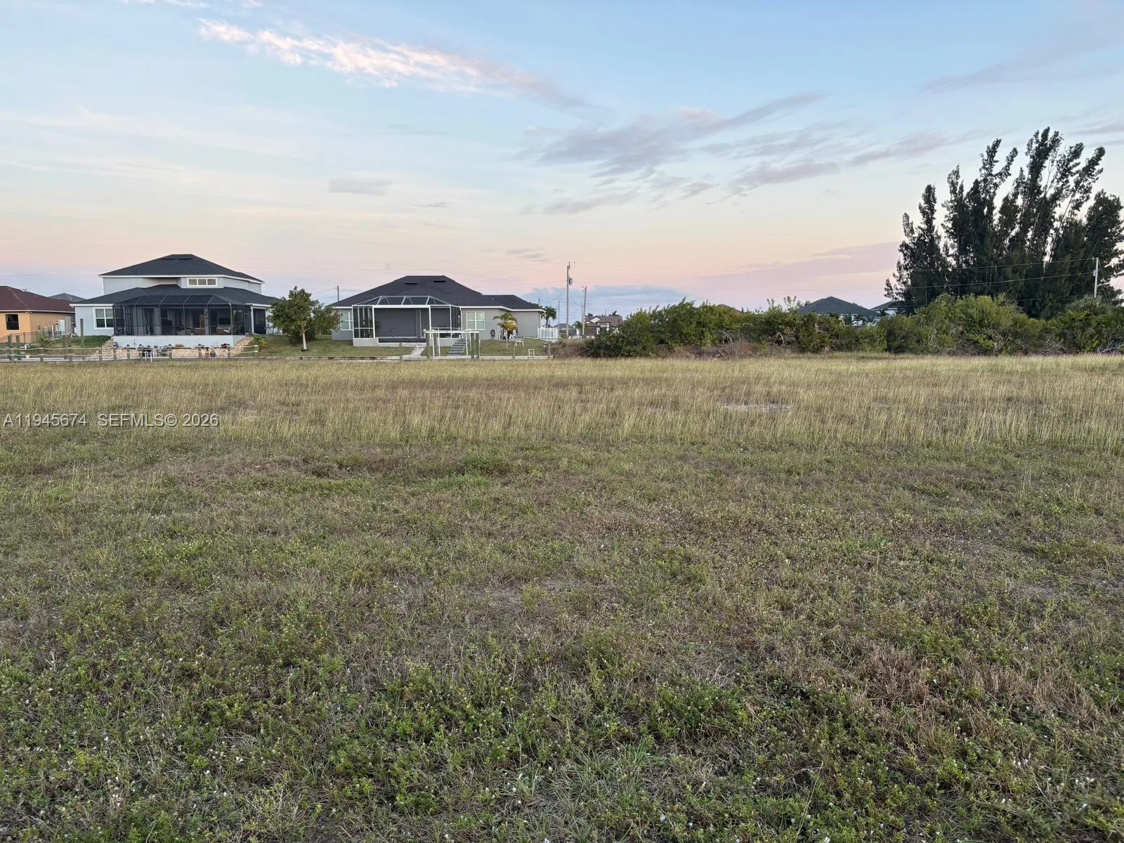 1213 NW 39th Ave, Cape Coral, FL 33993 photo 4