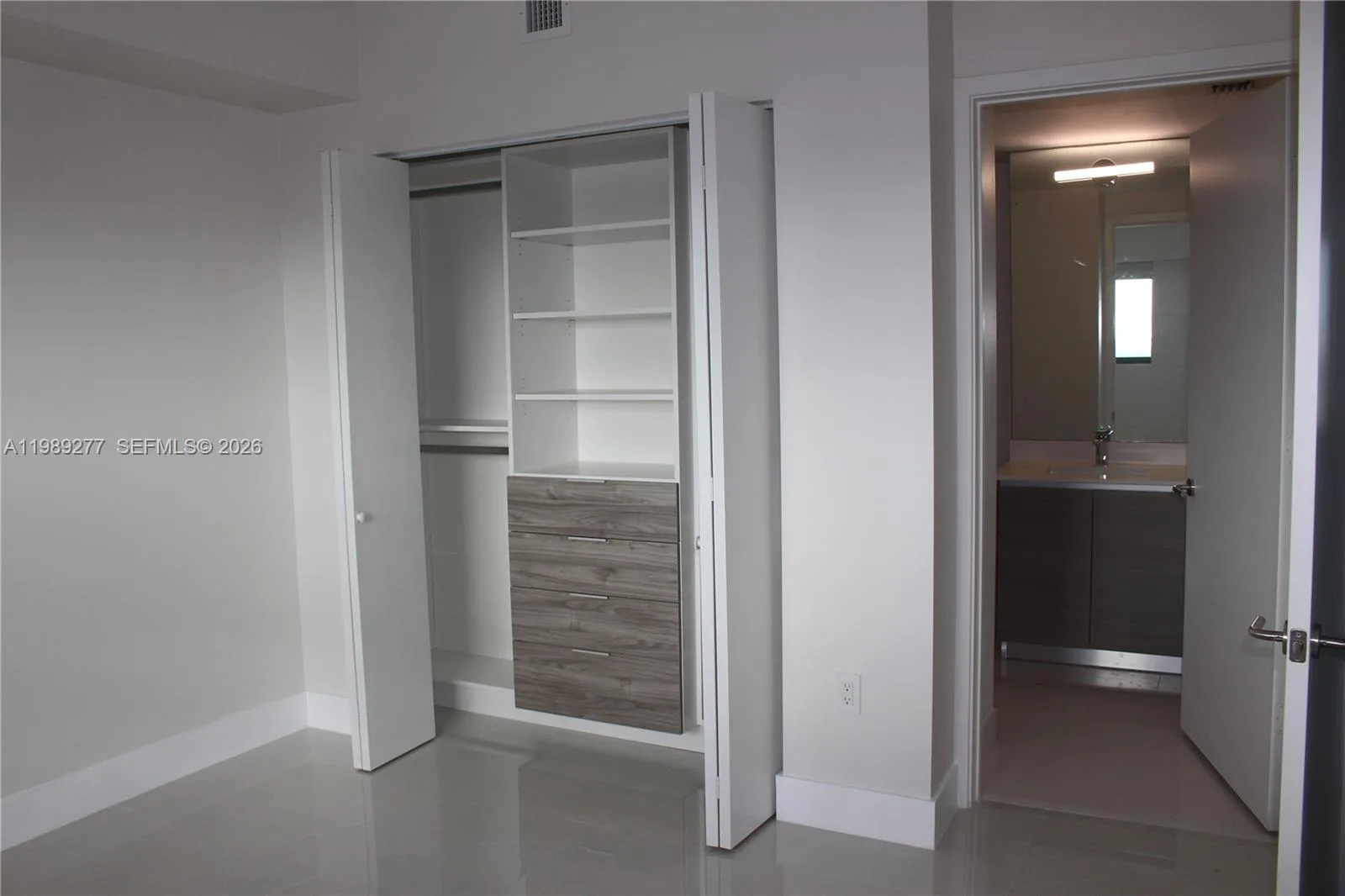 460 NE 28th St # 2705, Miami, FL 33137 photo 4