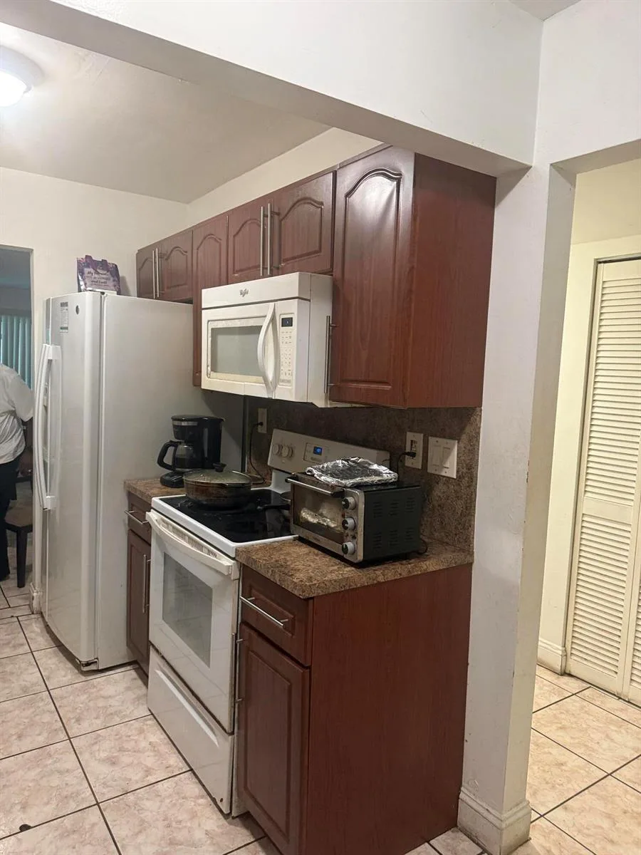 8450 LAGOS DE CAMPO Boulevard # 107, Tamarac, FL 33321 photo 10