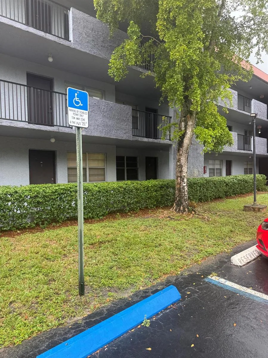 8450 LAGOS DE CAMPO Boulevard # 107, Tamarac, FL 33321 photo 2