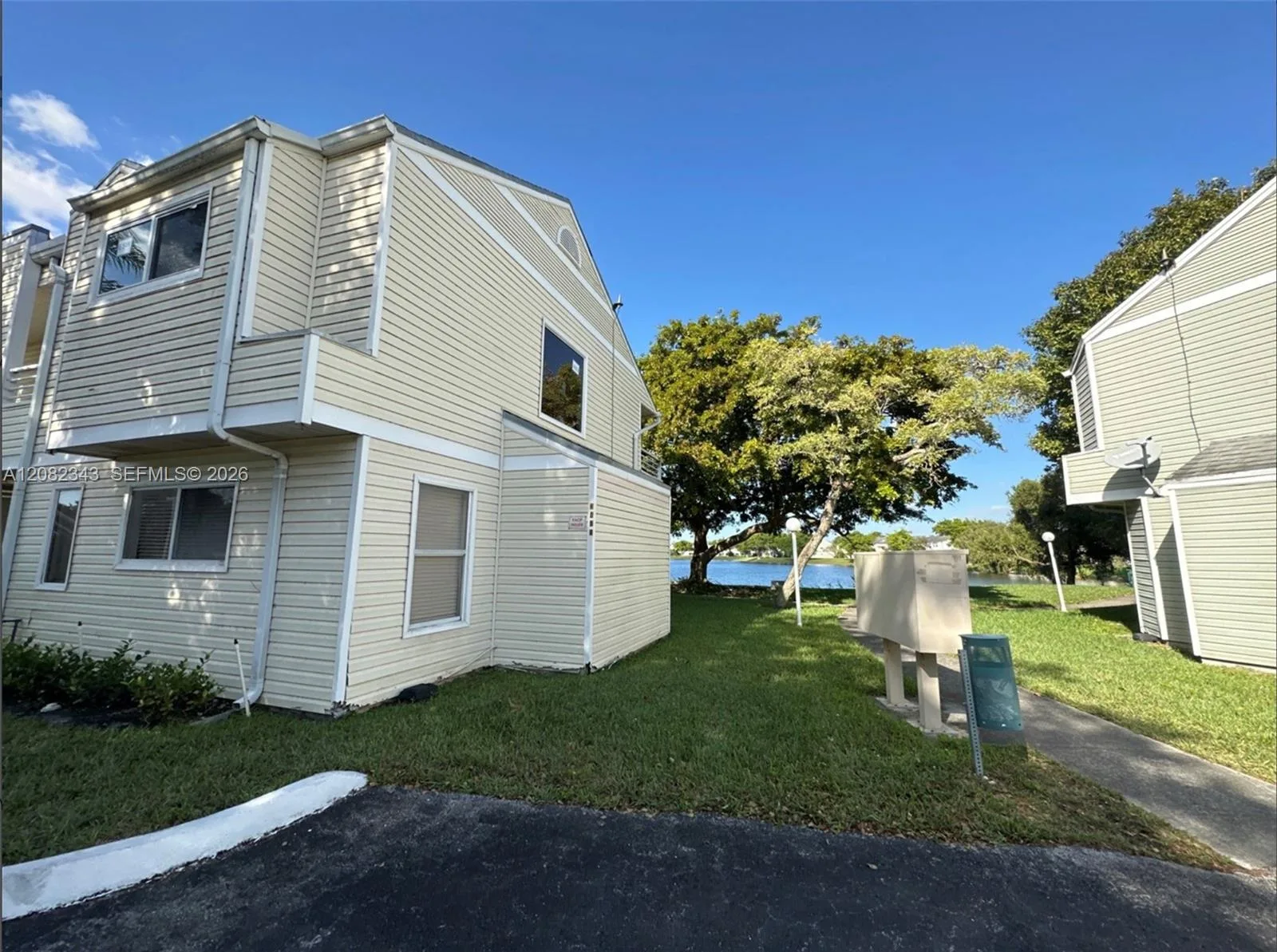 3405 NW 44th St # 204, Oakland Park, FL 33309
