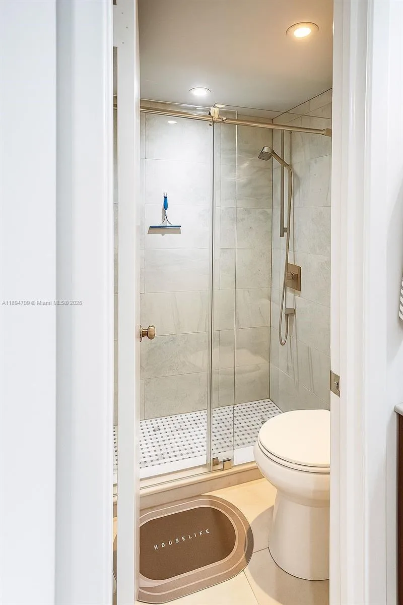 500 Bayview Dr # 630, Sunny Isles Beach, FL 33160 photo 7
