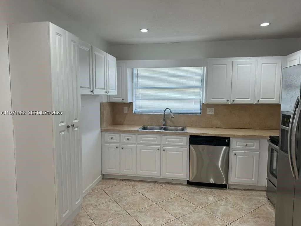 208 SW 2nd Ave, Hallandale Beach, FL 33009 photo 3
