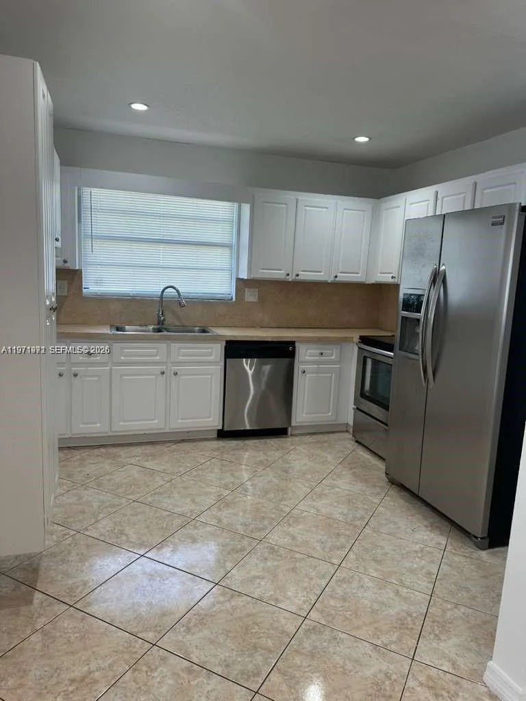 208 SW 2nd Ave, Hallandale Beach, FL 33009 photo 4