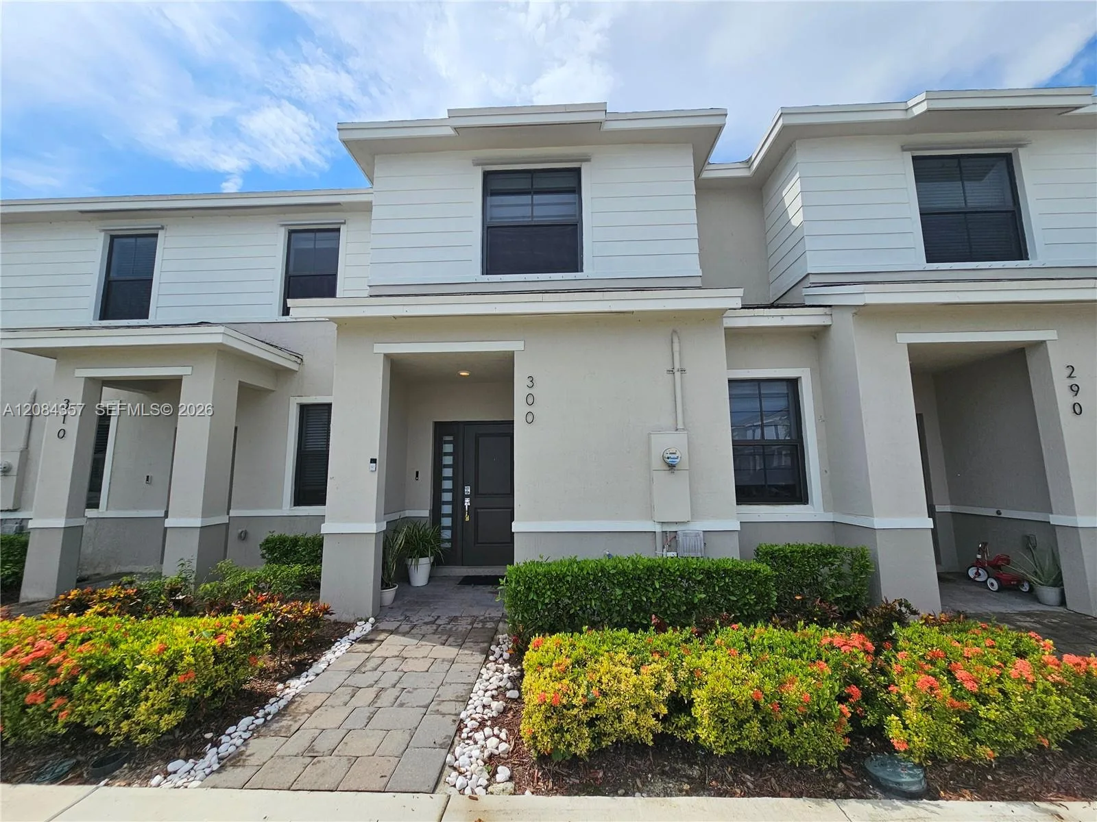300 NE 12th St, Florida City, FL 33034