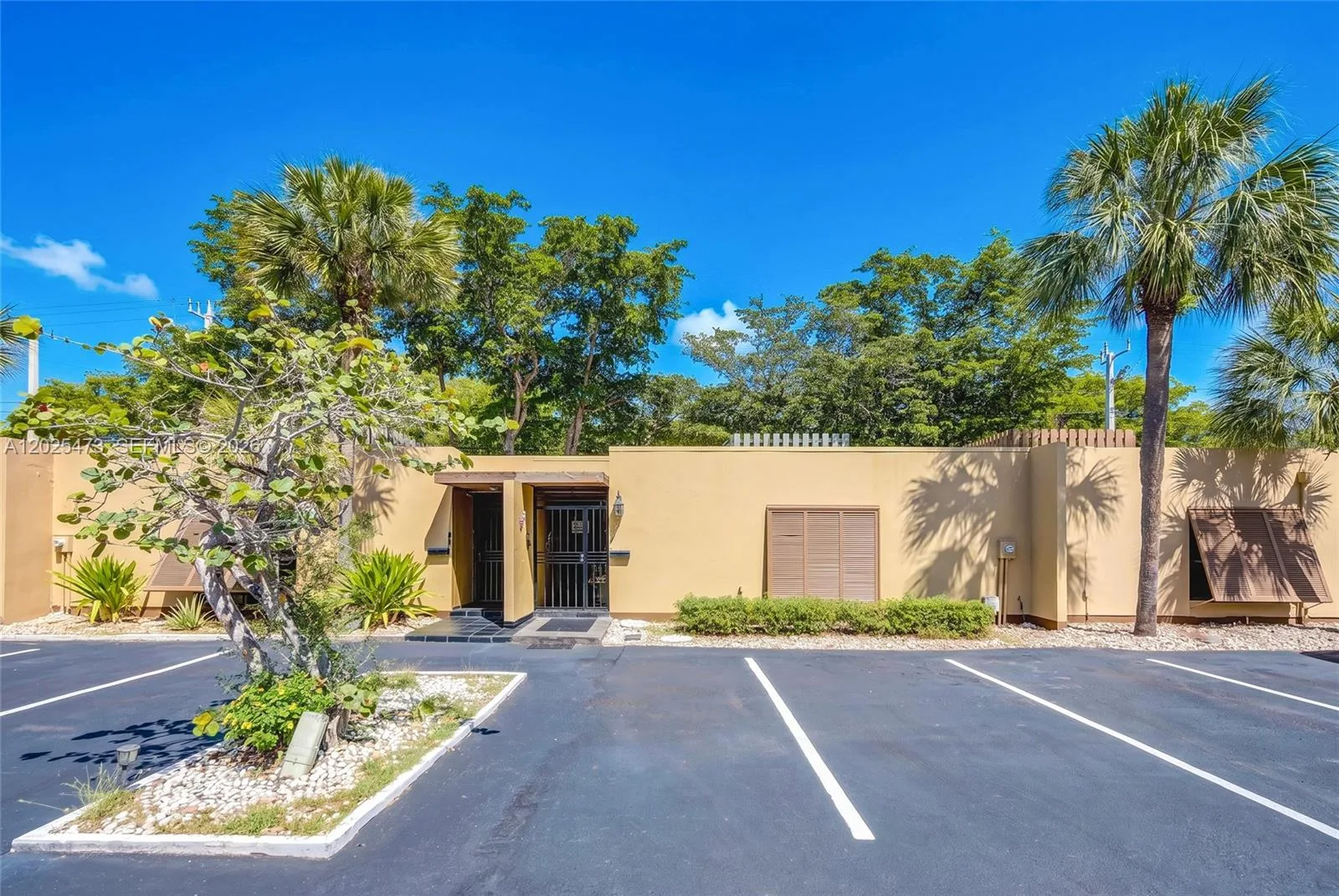 6705 Kingsmoor Way, Miami Lakes, FL 33014