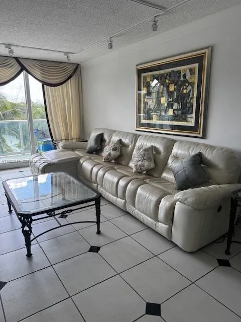 100 Bayview Dr # 319, Sunny Isles Beach, FL 33160 — zdjęcie 4