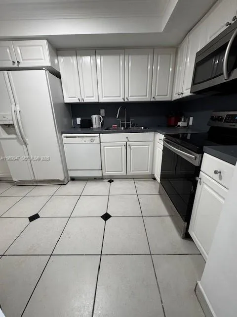 100 Bayview Dr # 319, Sunny Isles Beach, FL 33160 photo 7
