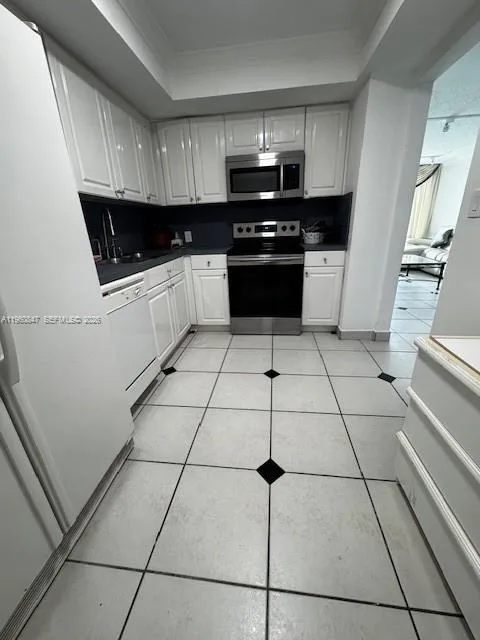 100 Bayview Dr # 319, Sunny Isles Beach, FL 33160 photo 8