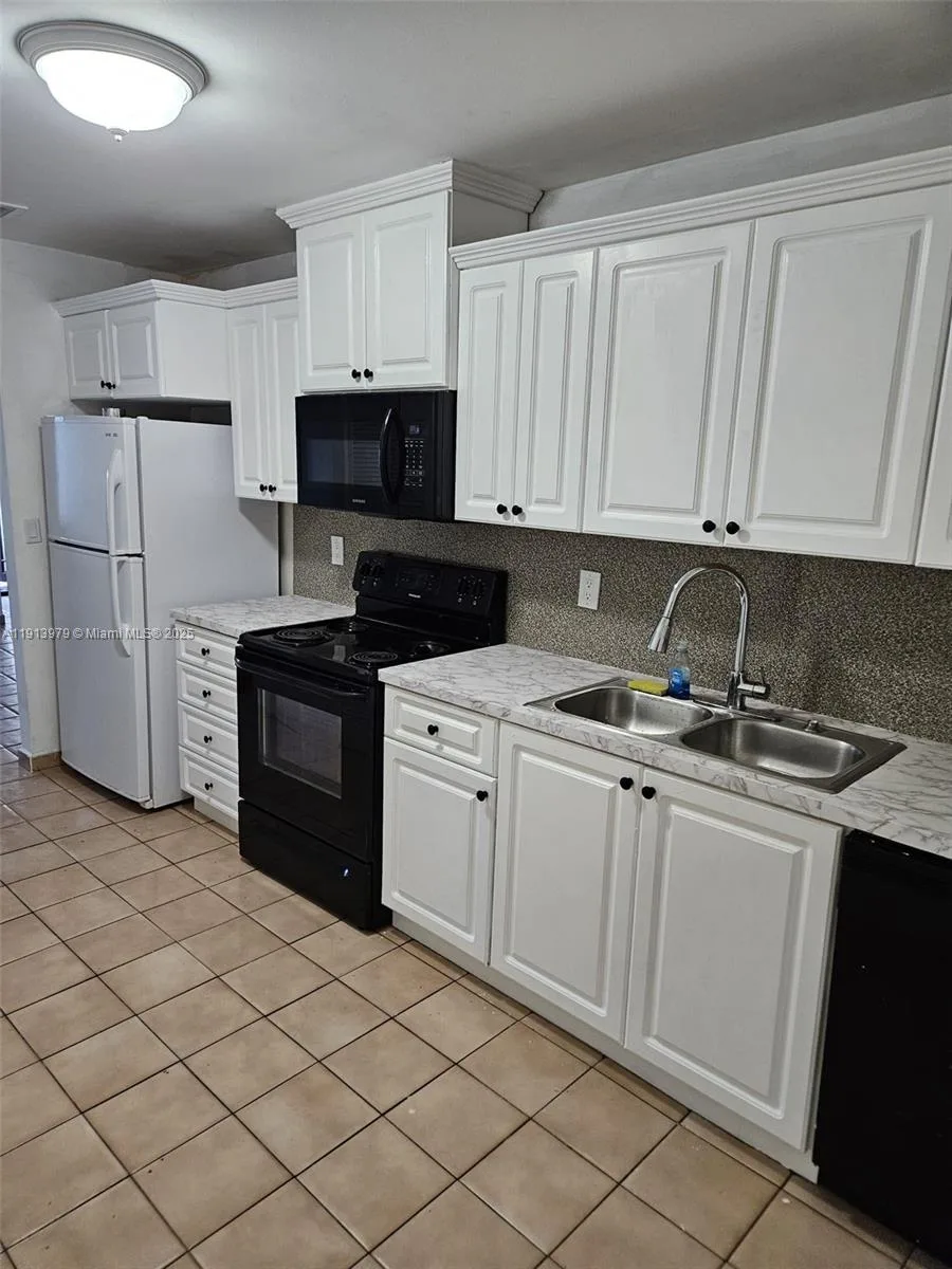 11570 SW 5th St, Sweetwater, FL 33174 photo 4