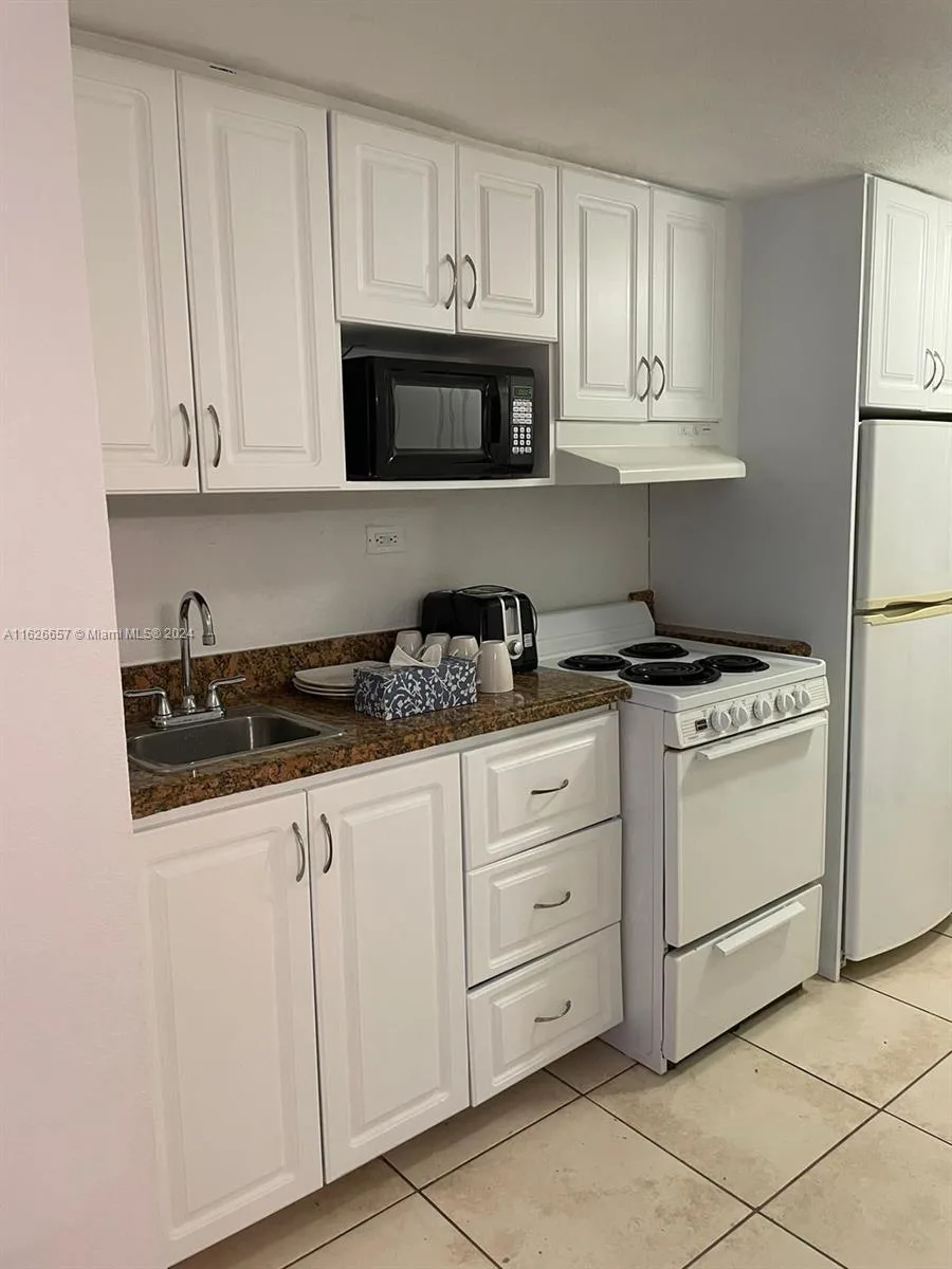 19201 Collins Ave # 640, Sunny Isles Beach, FL 33160 photo 8