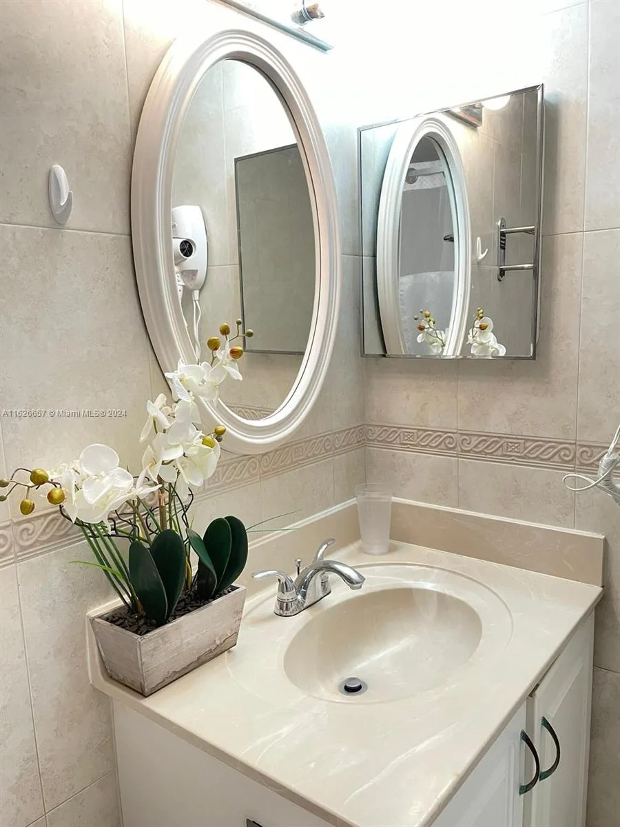 19201 Collins Ave # 640, Sunny Isles Beach, FL 33160 photo 9