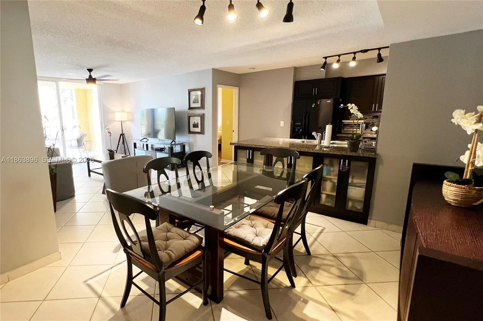 19555 E Country Club Dr # 8305, Aventura, FL 33180