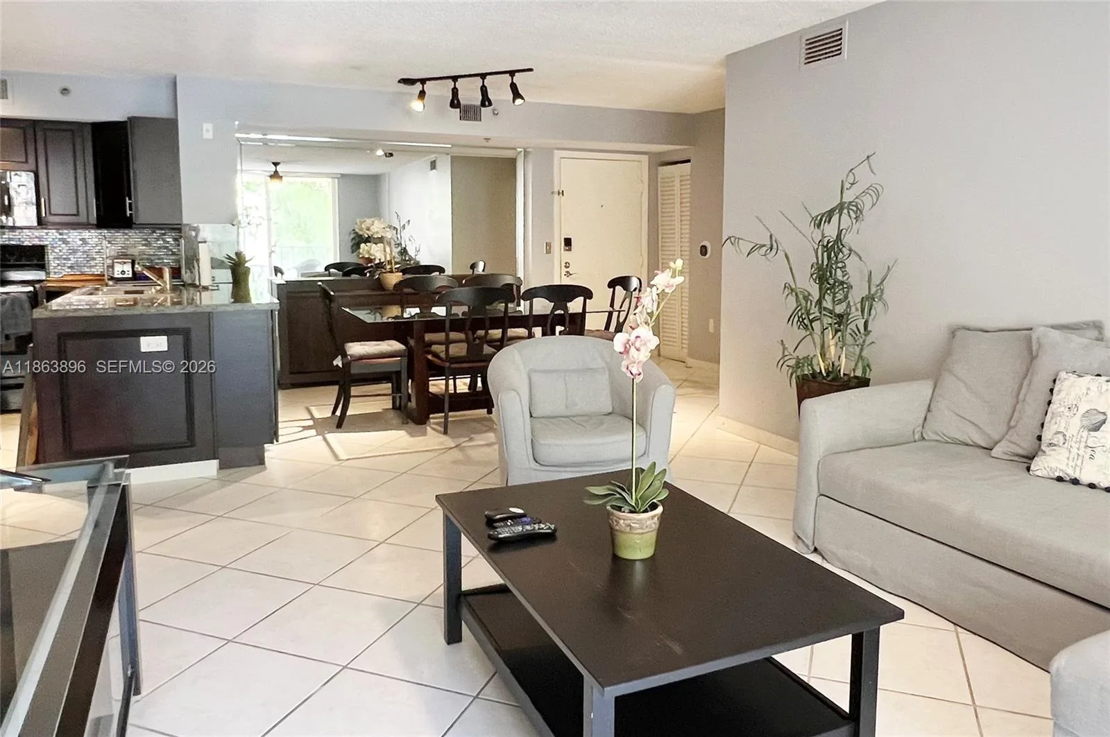 19555 E Country Club Dr # 8305, Aventura, FL 33180 photo 2