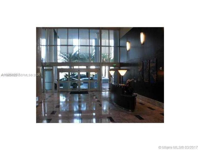 185 SW 7th St # 2306, Miami, FL 33130 photo 2