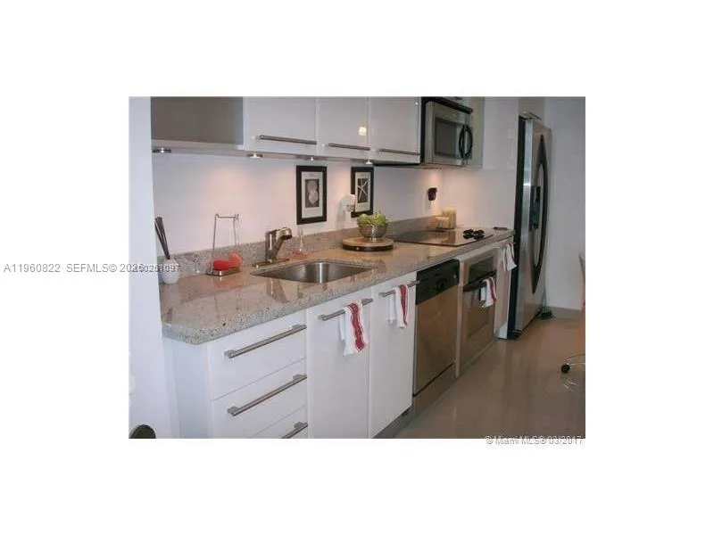 185 SW 7th St # 2306, Miami, FL 33130 photo 5