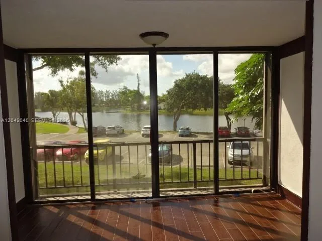 3690 Inverrary Dr # 2Q, Lauderhill, FL 33319