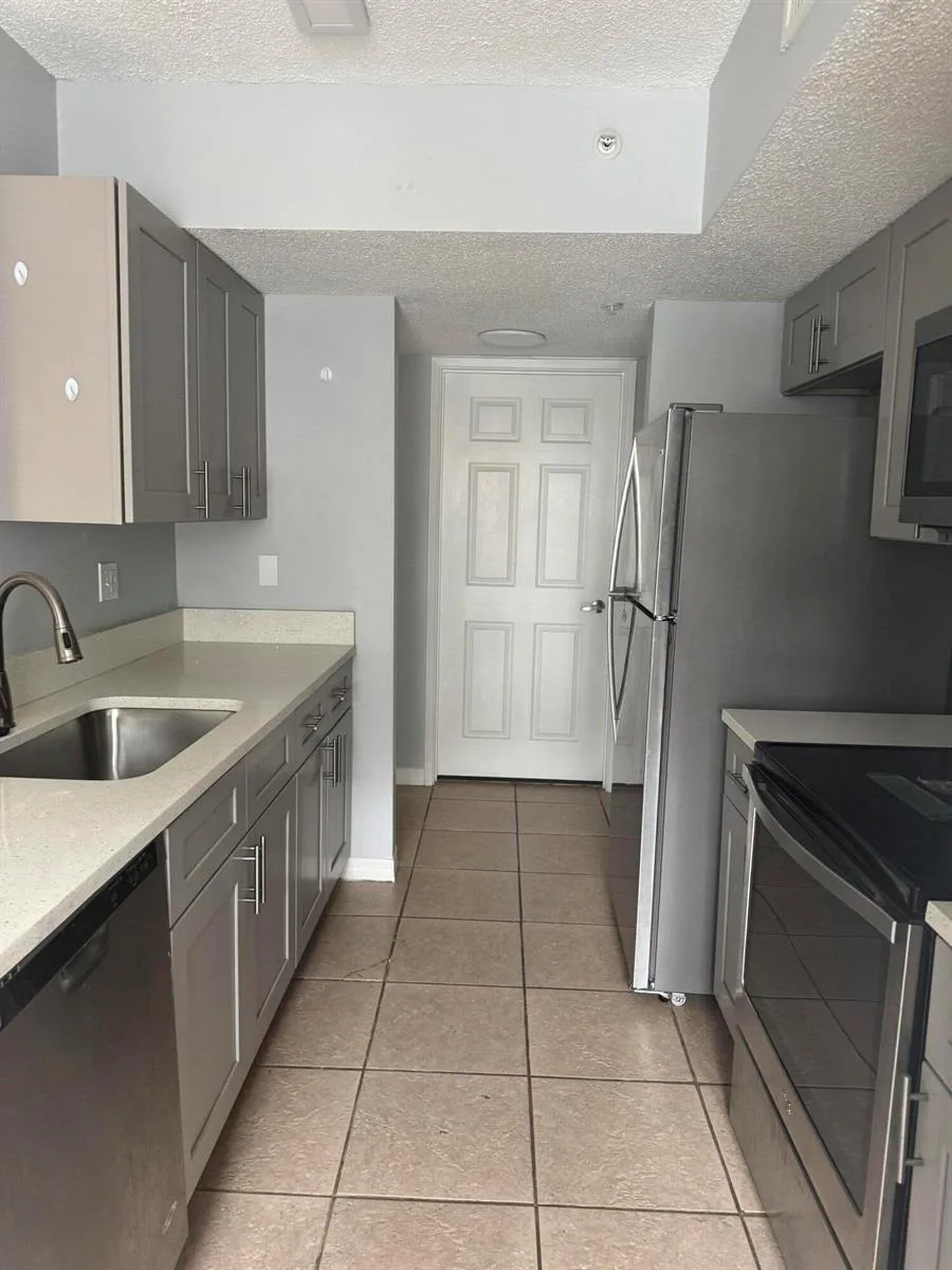 1670 N 42nd Circle # 105, Vero Beach, FL 32967