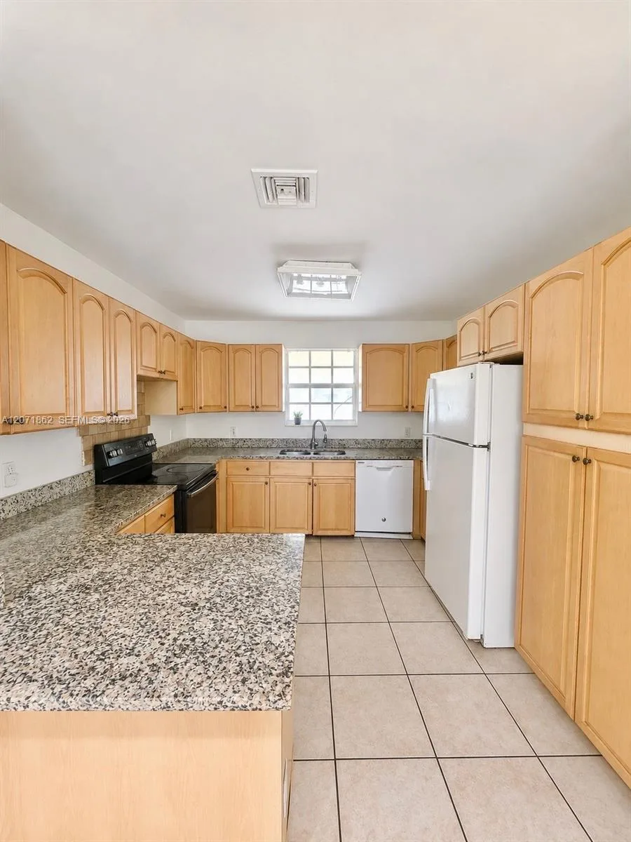 2653 SW 51st St # 1, Fort Lauderdale, FL 33312 photo 2