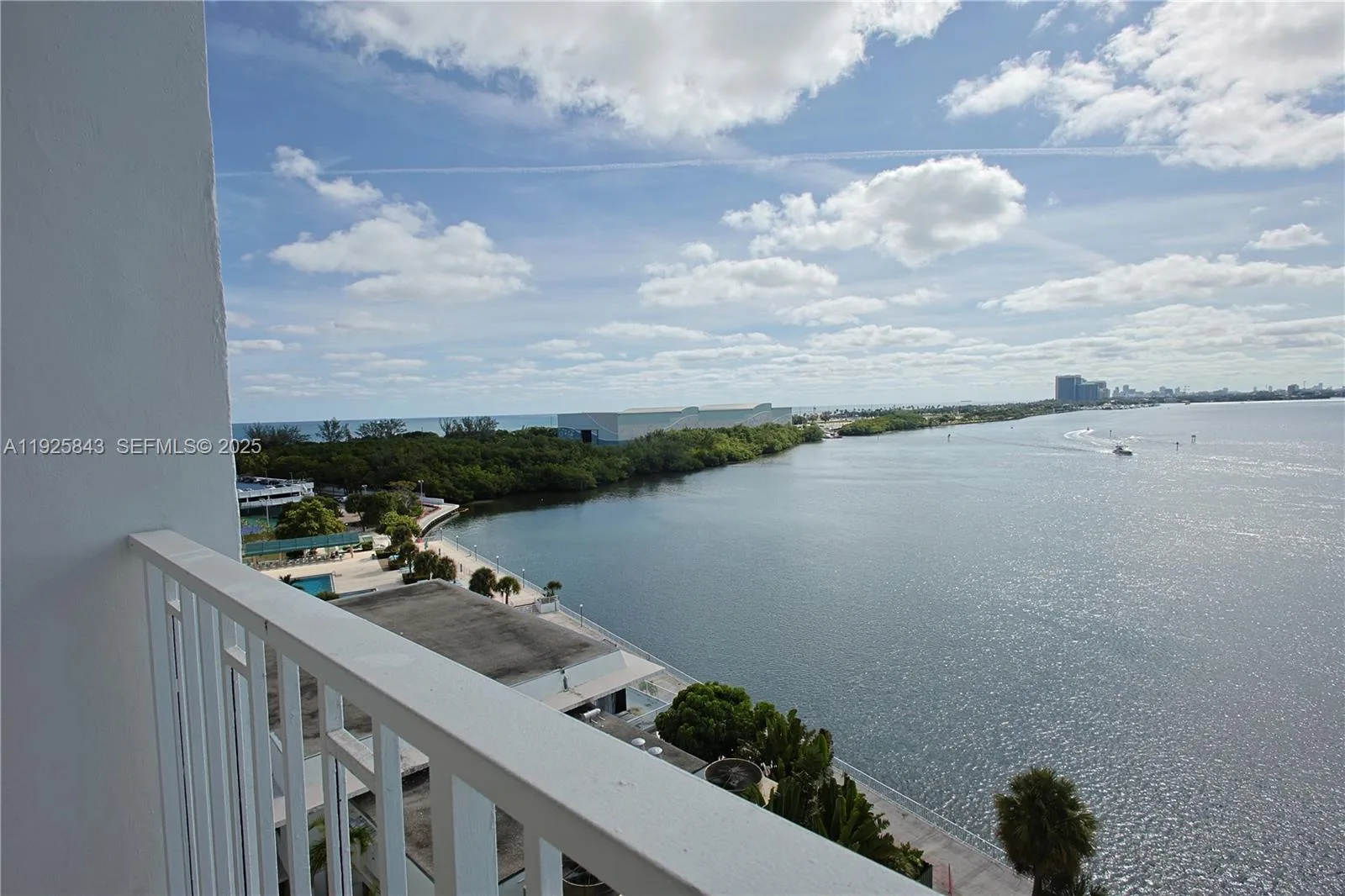 500 Bayview Dr # 928, Sunny Isles Beach, FL 33160 photo 11