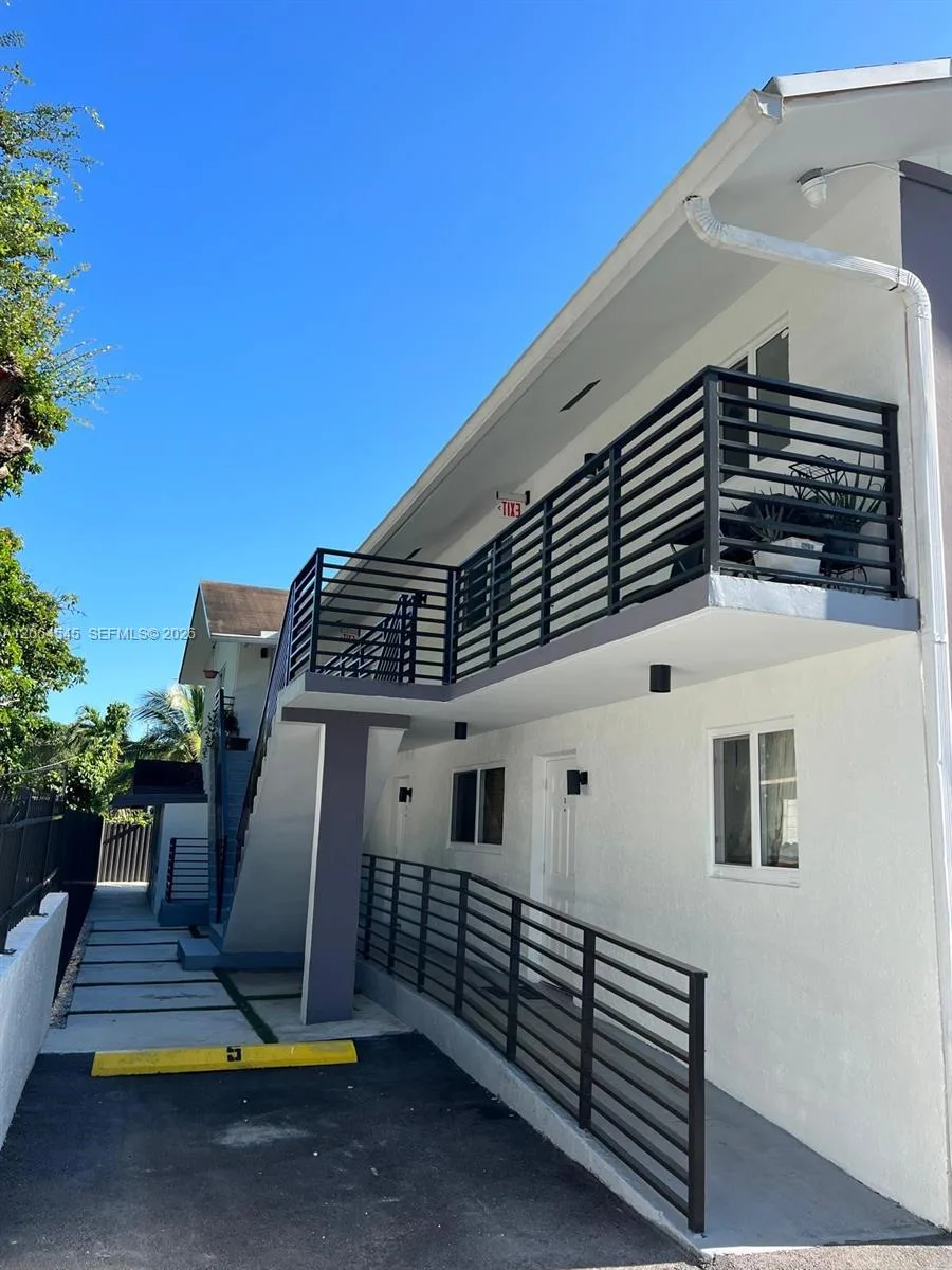 2611 NW 32nd St, Miami, FL 33142 photo 2