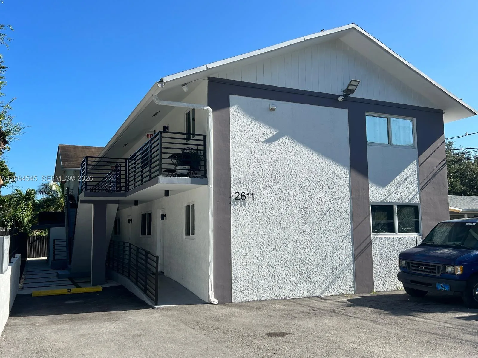 2611 NW 32nd St, Miami, FL 33142 photo 3