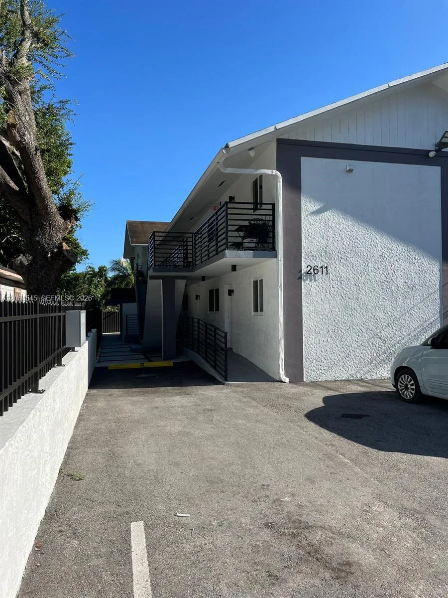 2611 NW 32nd St, Miami, FL 33142 photo 5