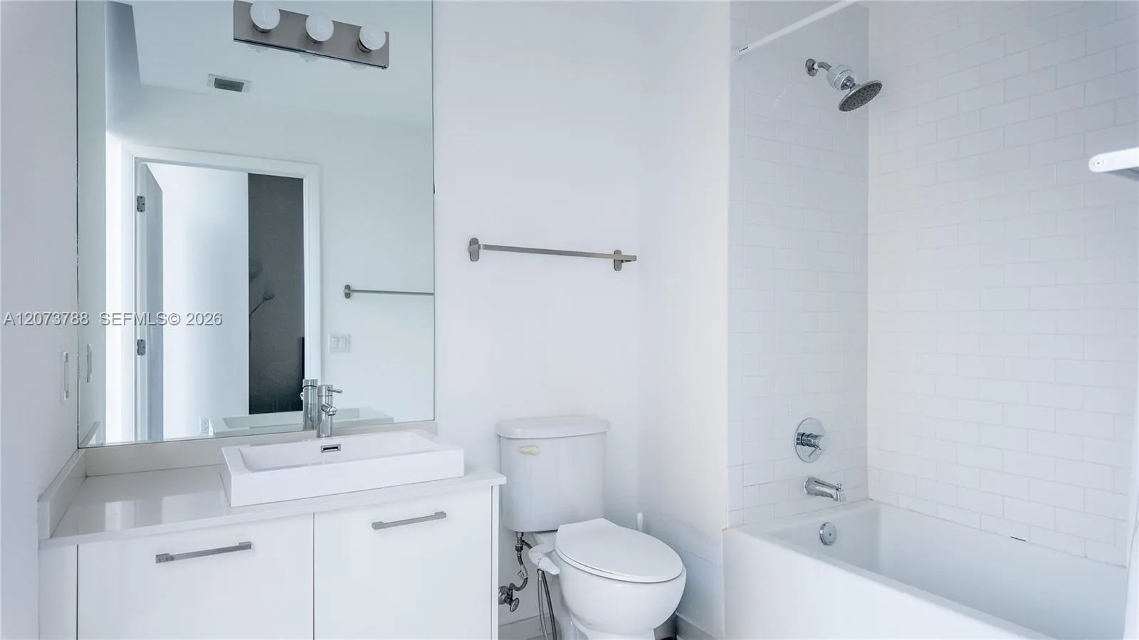 151 SE 1st St # 811, Miami, FL 33131 photo 9