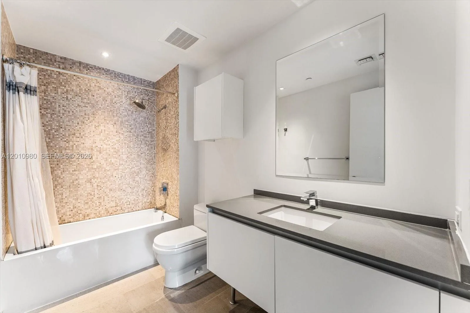 68 SE 6th St # 2304, Miami, FL 33131 photo 11