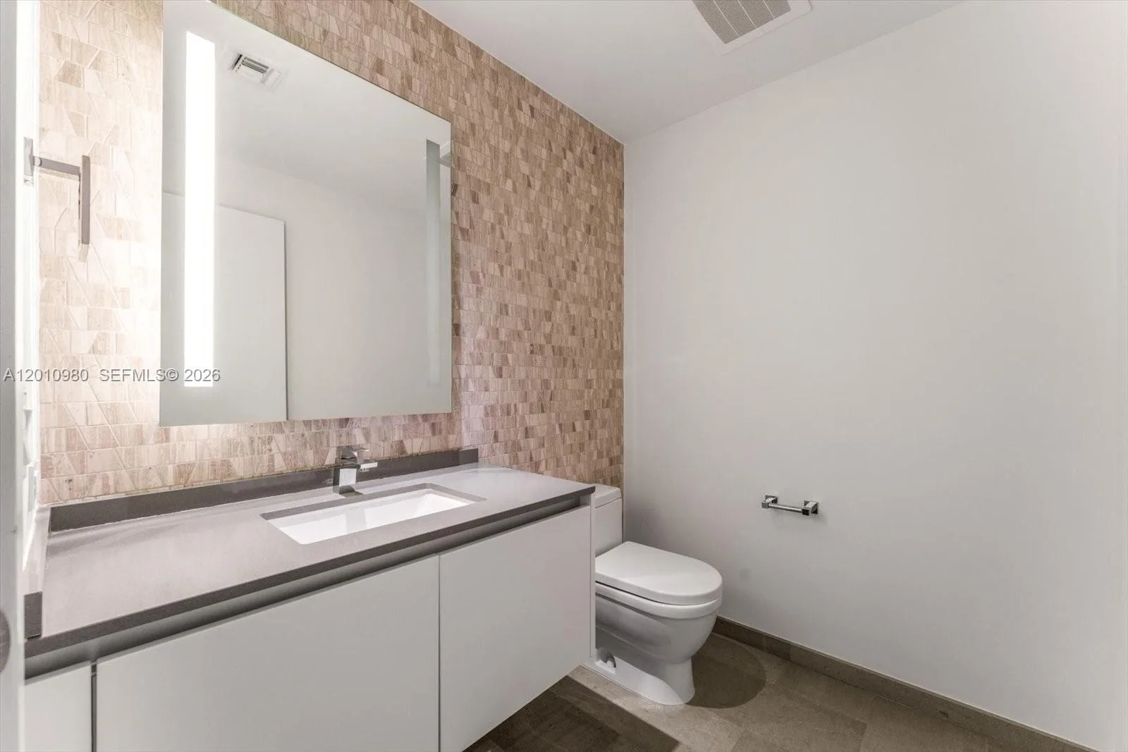 68 SE 6th St # 2304, Miami, FL 33131 photo 13