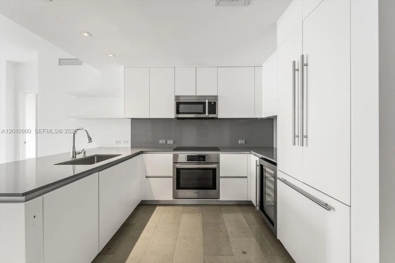 68 SE 6th St # 2304, Miami, FL 33131 photo 2