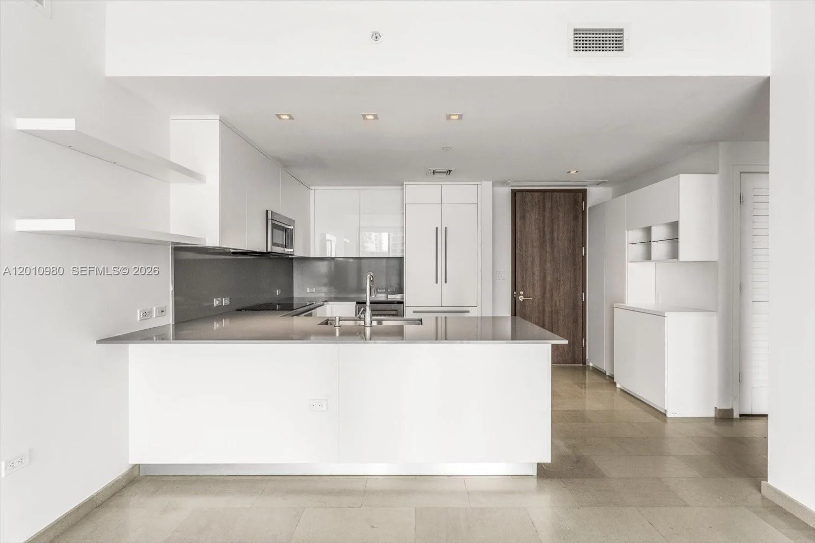 68 SE 6th St # 2304, Miami, FL 33131 photo 3