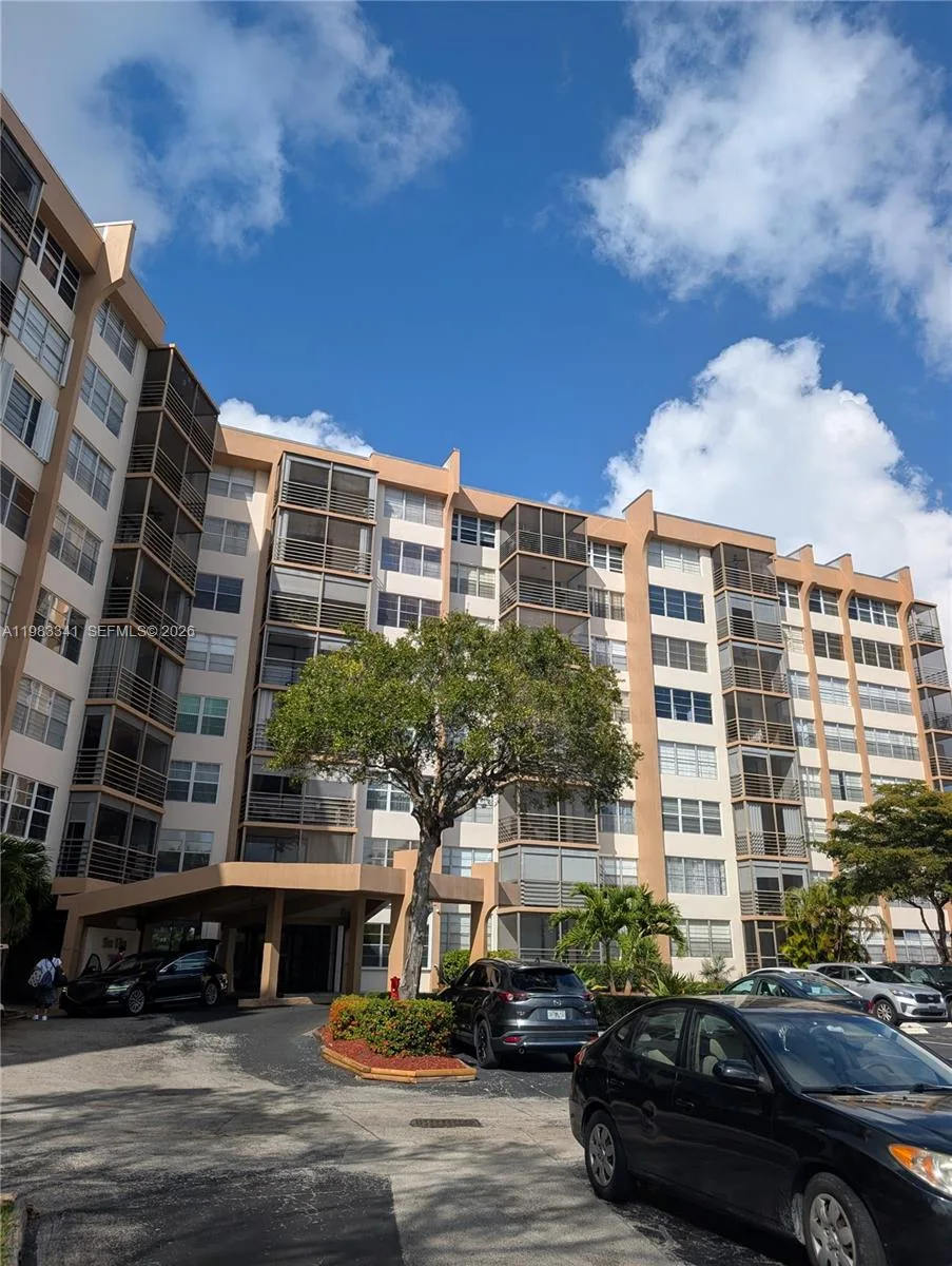 1000 E Saint Charles Pl # 519, Pembroke Pines, FL 33026 photo 2