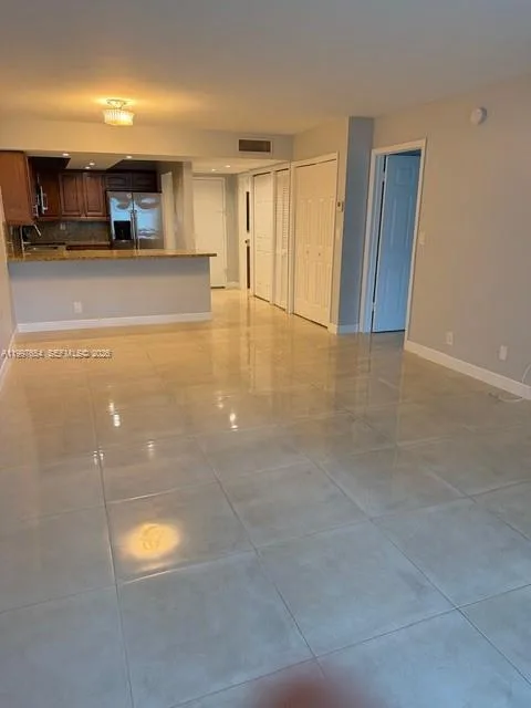 100 Lakeview Dr # 115, Weston, FL 33326