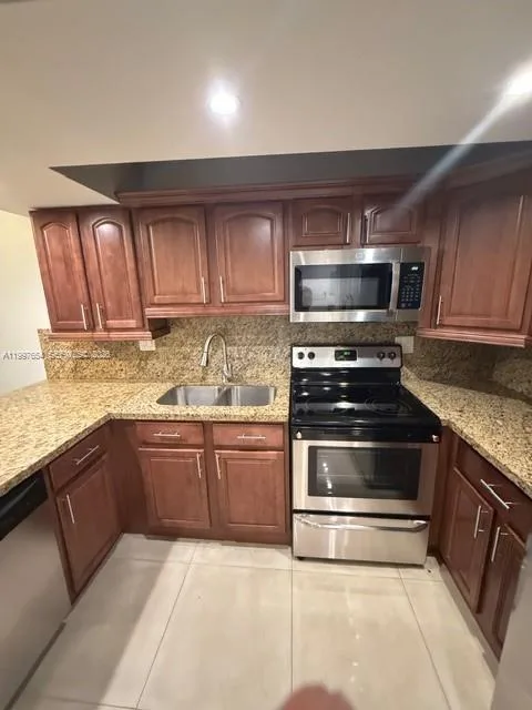 100 Lakeview Dr # 115, Weston, FL 33326 photo 2