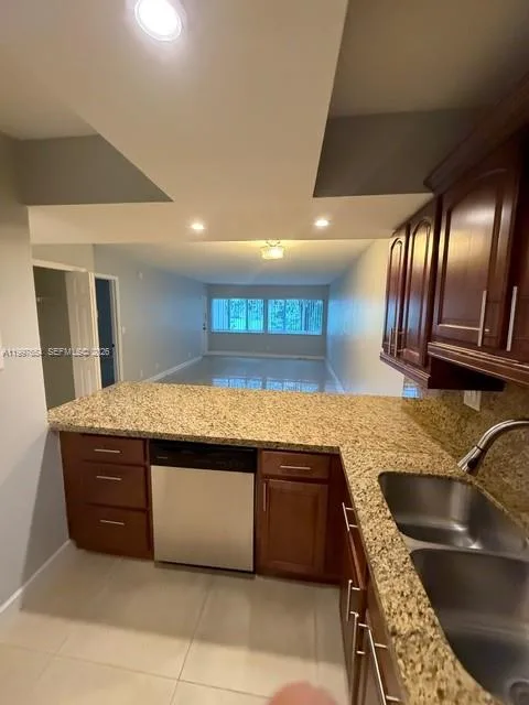 100 Lakeview Dr # 115, Weston, FL 33326 photo 3