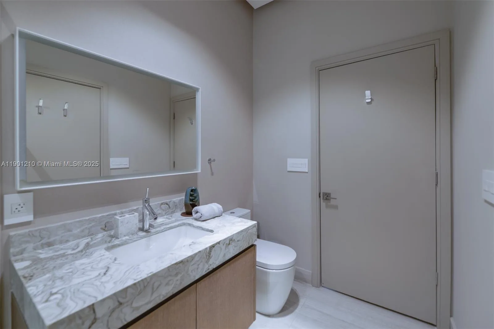 495 Brickell Ave # 2211, Miami, FL 33131 photo 12