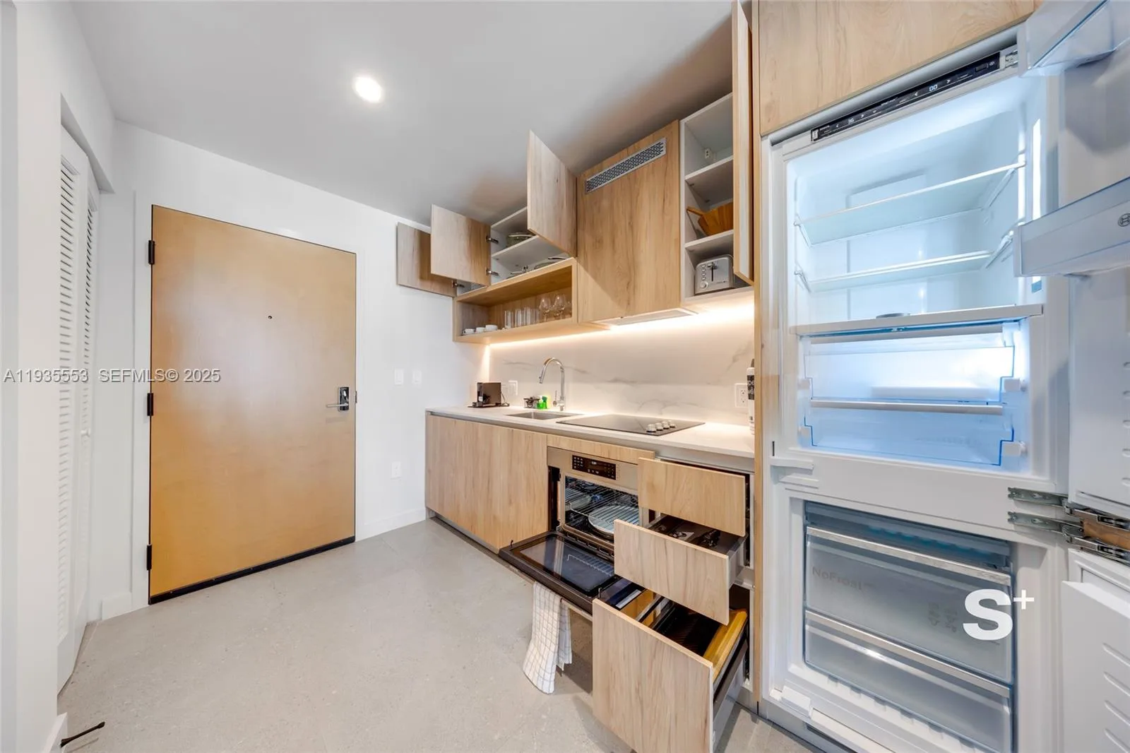 11 NE 6TH ST # 1903, Miami, FL 33132 photo 3