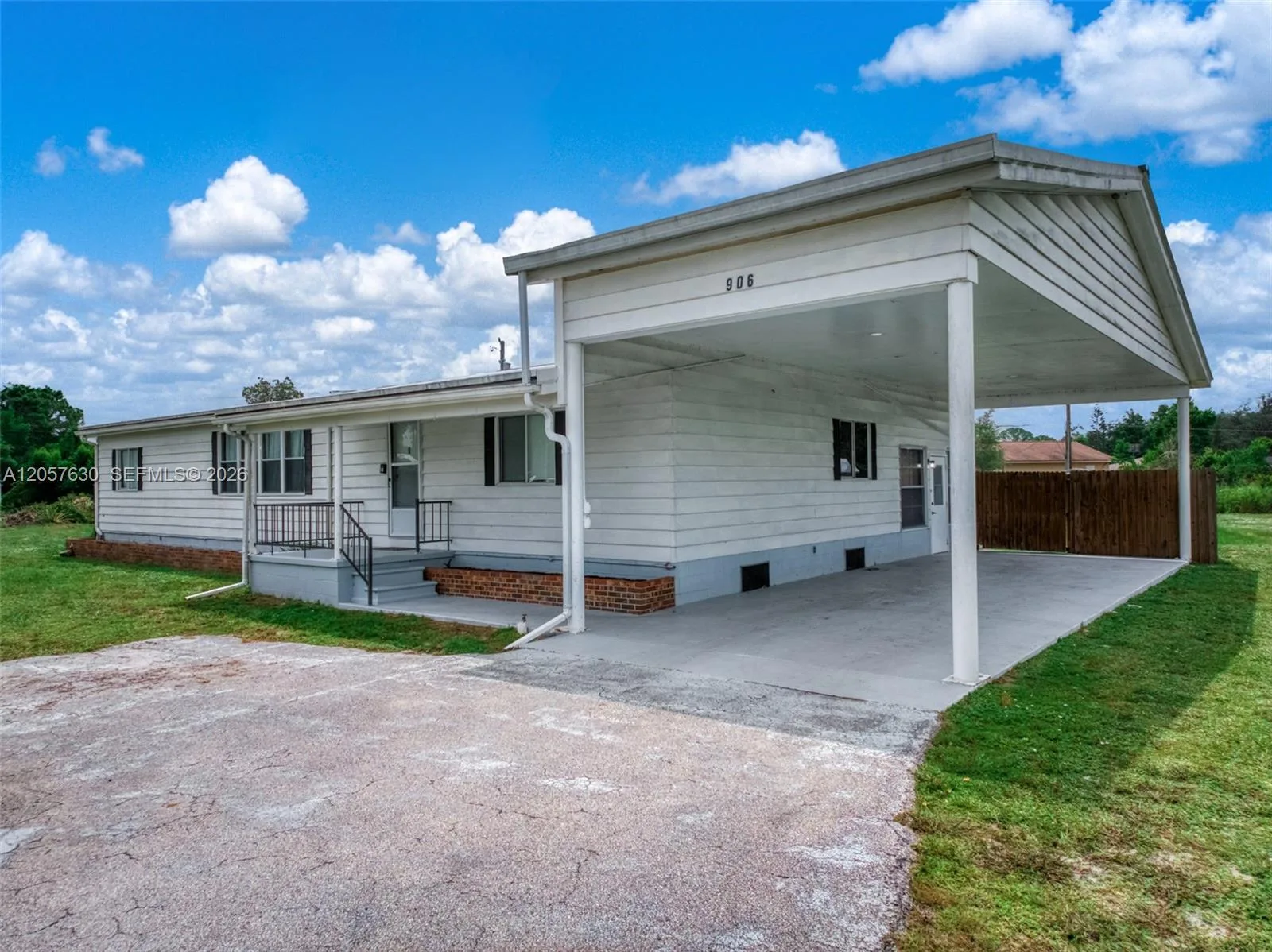 906 Whatley Court, Sebring, FL 33870