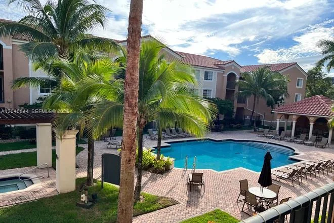 6841 SW 44th St # 204, Miami, FL 33155