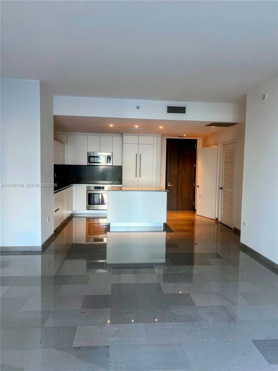 88 SW 7th St # 1205, Miami, FL 33130