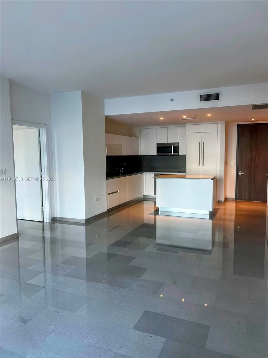 88 SW 7th St # 1205, Miami, FL 33130 photo 2