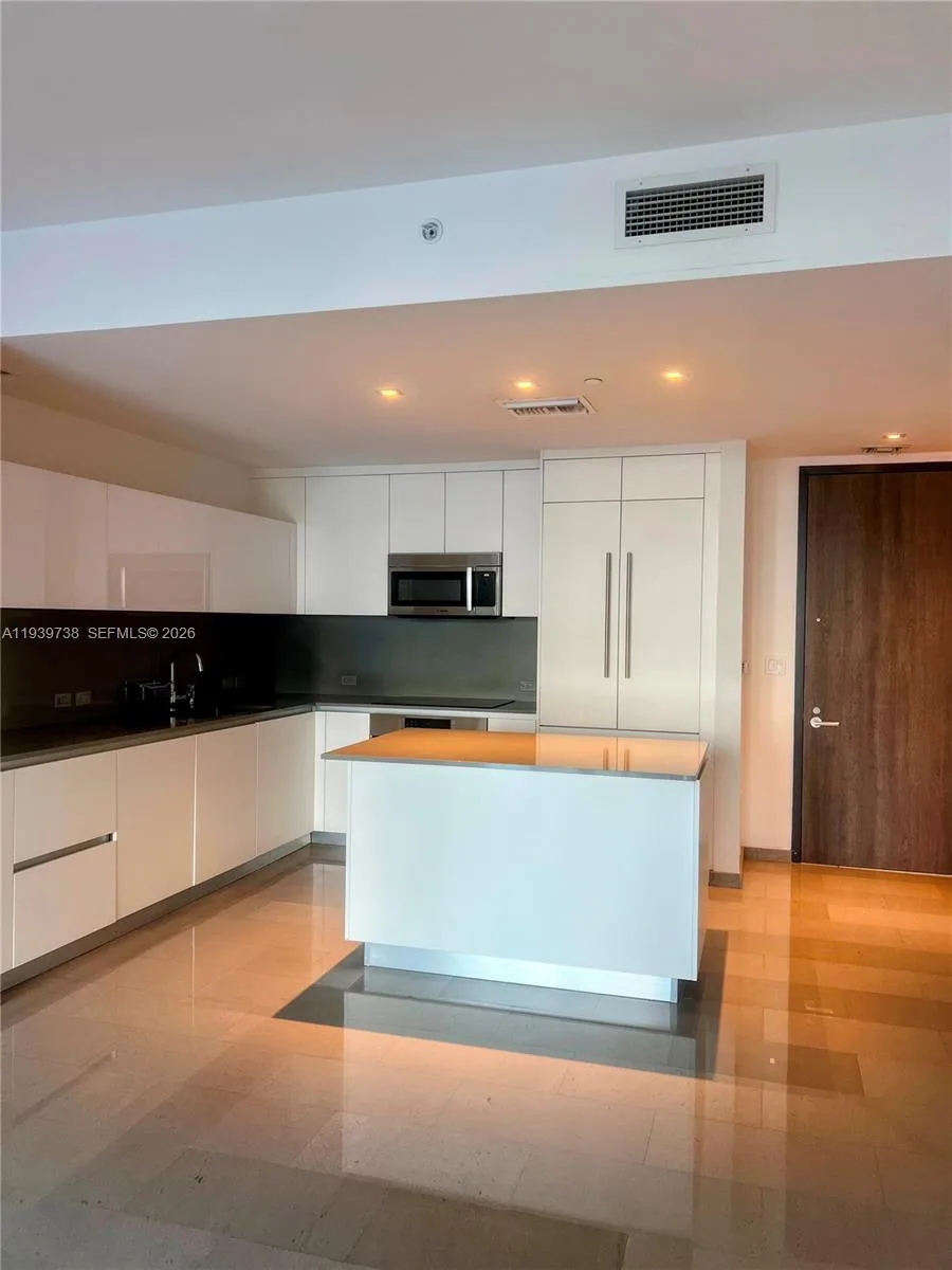 88 SW 7th St # 1205, Miami, FL 33130 photo 3
