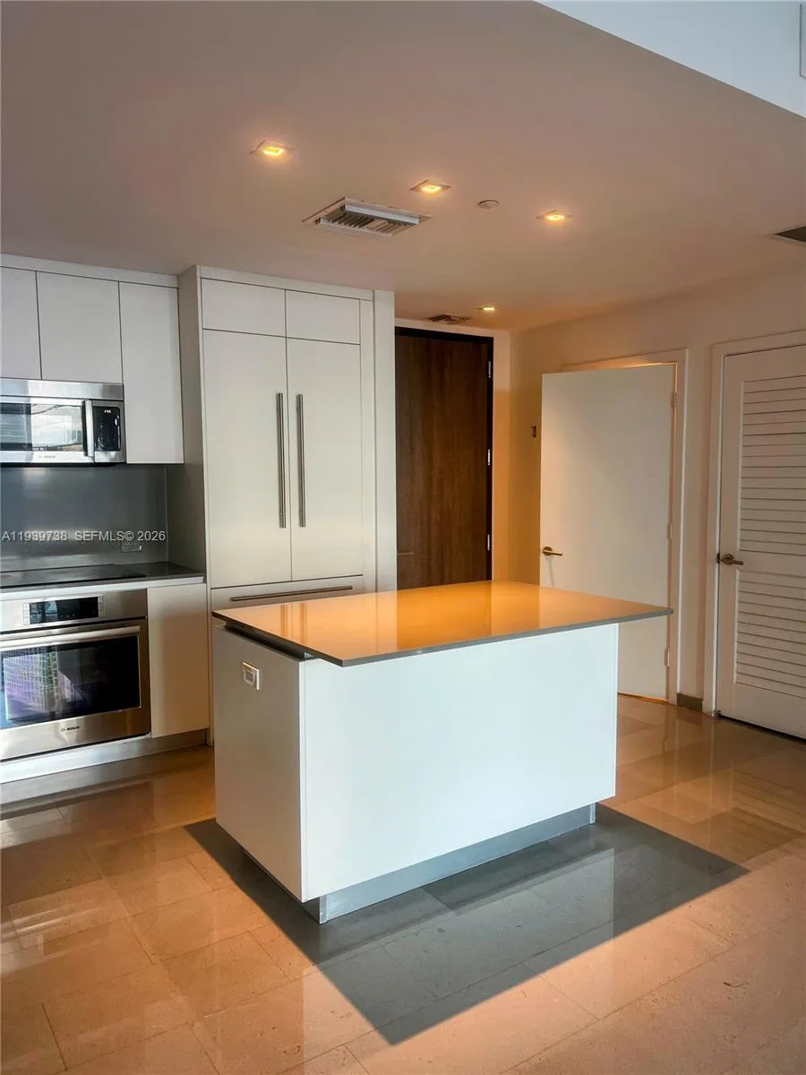 88 SW 7th St # 1205, Miami, FL 33130 photo 4